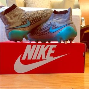 NIKE SOCK MAGISTA SOCCER CLEATS
